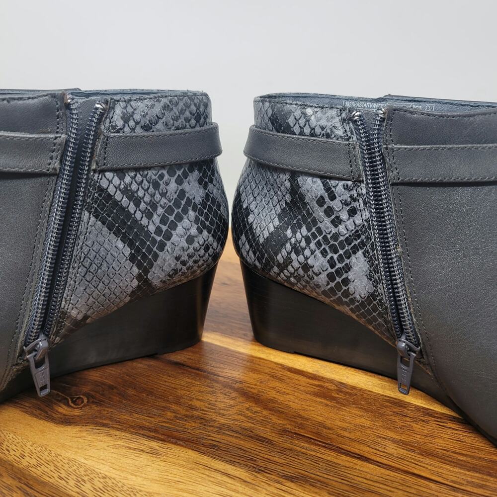 Vionic Hasta Black Gray Snake Print Wedge Ankle Boots Women's 5 NWT - Picture 7 of 9